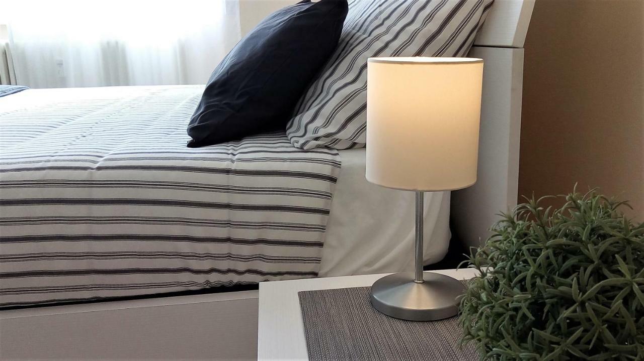Lovely, Charming And Quiet In The Centre Air Conditioned And Free Private Garage Apartment *