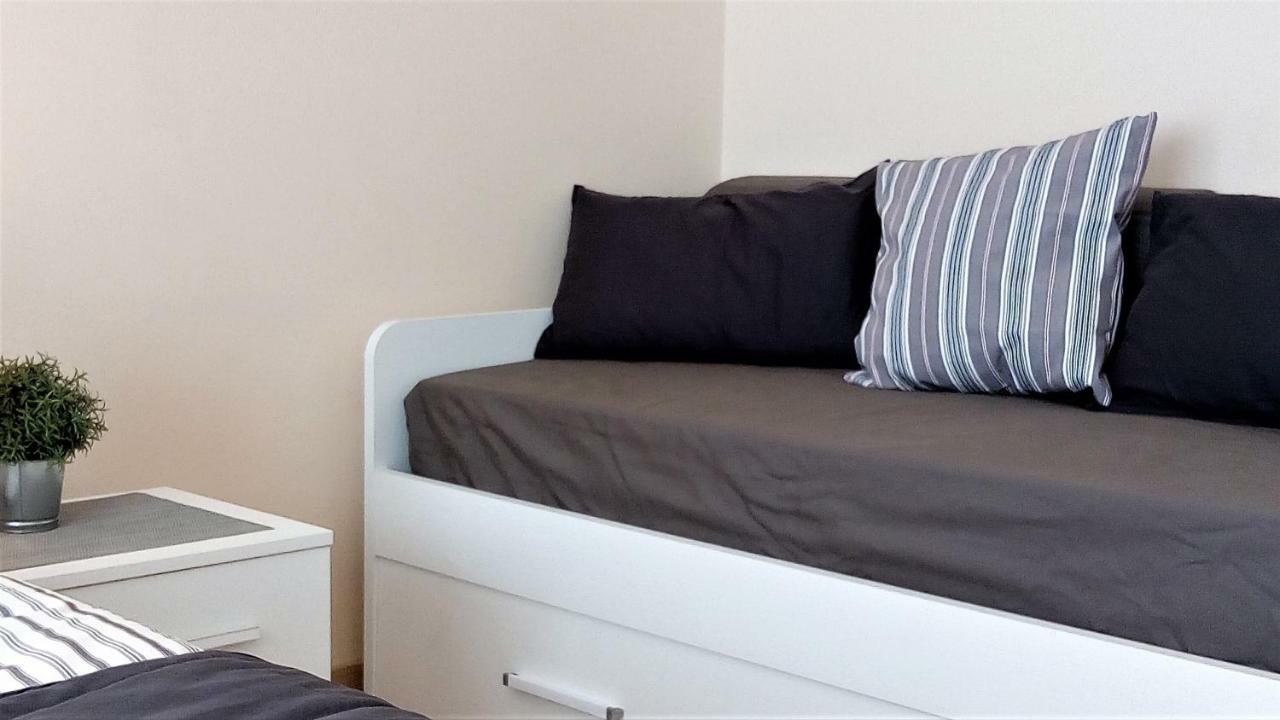Lovely, Charming And Quiet In The Centre Air Conditioned And Free Private Garage Apartment Como